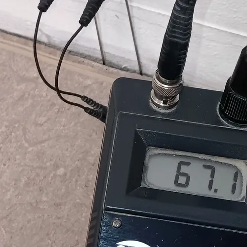 Trocknungsaufbau in einem öffentlichen Gebäude